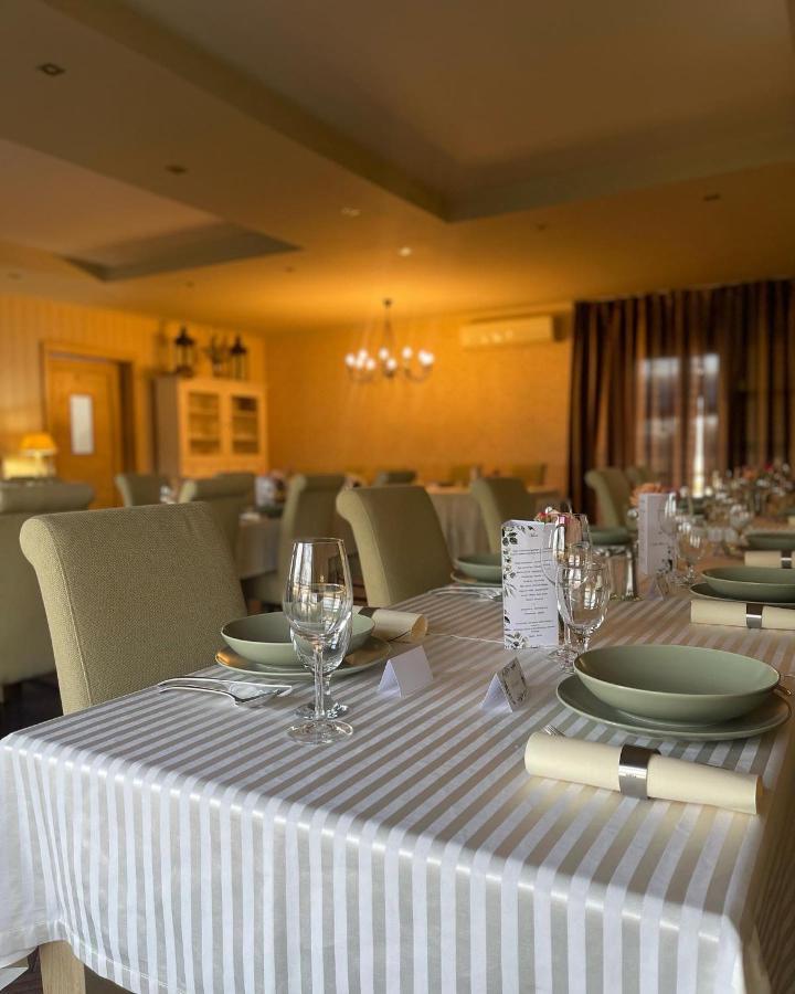 Отель Diva Kacica Restaurant & Pansion Комарно Экстерьер фото