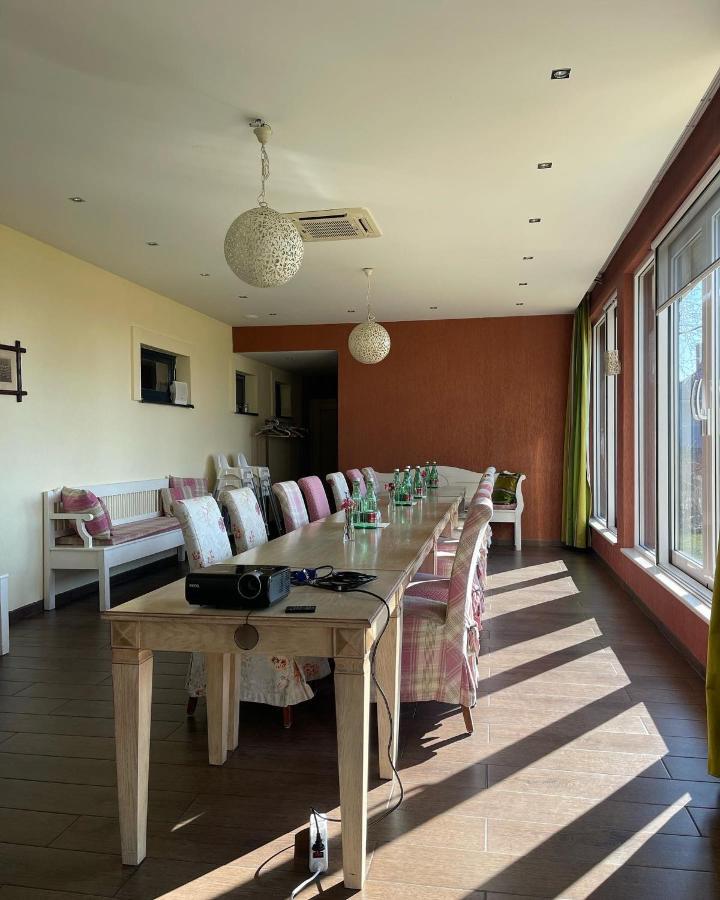 Отель Diva Kacica Restaurant & Pansion Комарно Экстерьер фото