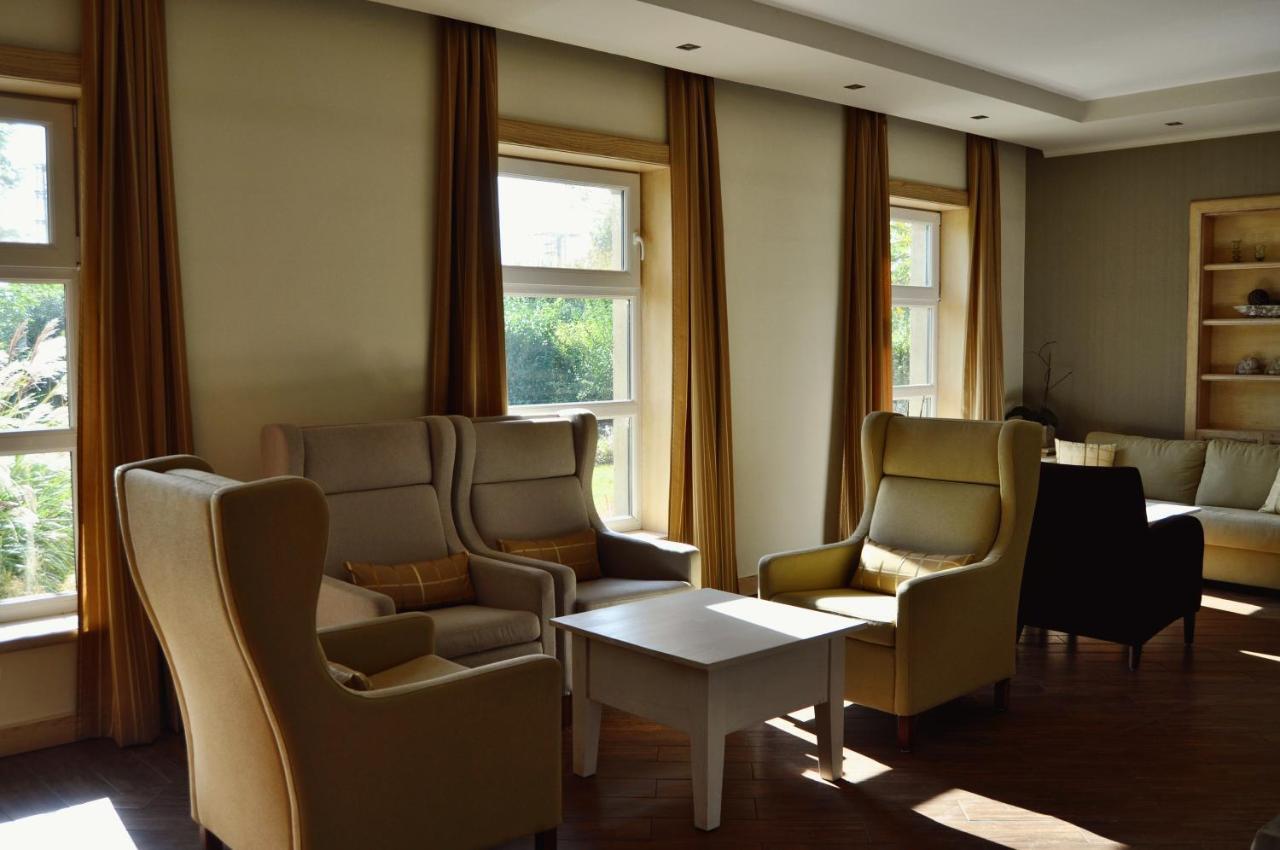Отель Diva Kacica Restaurant & Pansion Комарно Экстерьер фото